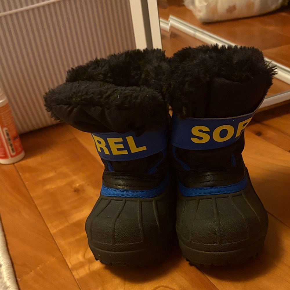 Sorel Black and Blue Winter Boots kids size 6